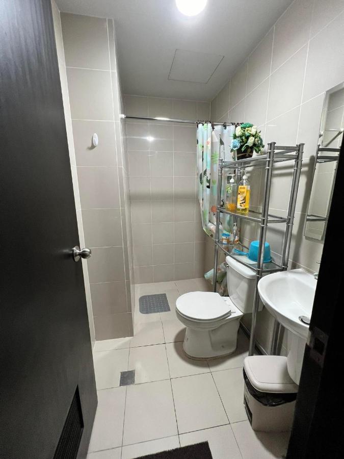 Апарт готель Manhattan Heights Towerb In Araneta Cubao 5Mins Walk To Smart Araneta Маніла Екстер'єр фото